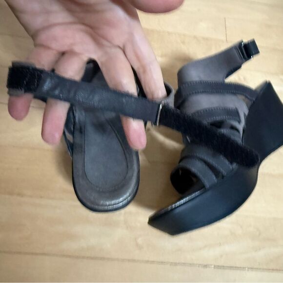 Naot Prestigehed Black/Gray Road Leather Wedge Sandal 40 NWOB - Picture 9 of 16
